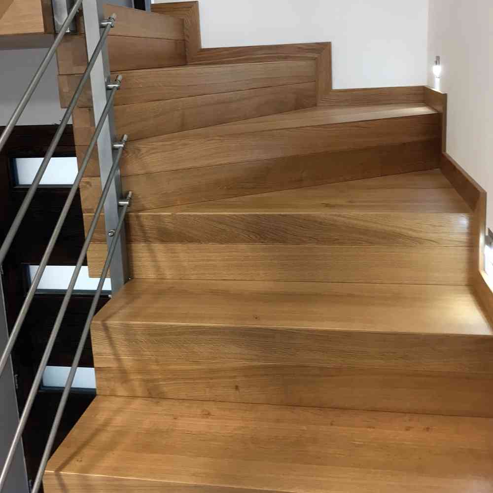 schody drewniane - schody dywanowe - schody na betonie